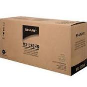 Braune Kartonverpackung. Aufdruck 'Sharp MX-C30HB'. Rechteckige Form, keine weiteren Muster.