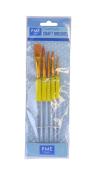Set von fünf lebensmittelechten Pinsel für Dekorationszwecke. Verschiedene Pinselgrößen mit gelben Griffen.