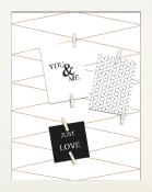 Wandbild mit drei Karten. Oben: 'YOU & ME' in Schwarz auf Weiß. Mitte: geometrisches Muster in Schwarz-Weiß. Unten: 'JUST LOVE' auf schwarzem Hintergrund.