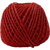 Roter Garnball, dicke, geflochtene Schnur. Rund geformt und kompakt.