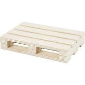 Holzpalette in heller Farbe. Flach mit mehreren Längsleisten und seitlichen Öffnungen.