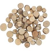Eine Ansammlung von kleinen Holzscheiben in verschiedenen Größen. Die Oberfläche ist hell und glatt.