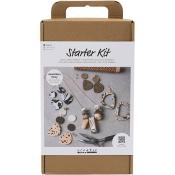 Starter Kit für Schmuckherstellung. Enthält verschiedene Schmuckteile aus Modelliermasse.