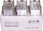 Transparente Heftklammernhalter. Drei Halter auf einer weißen Verpackung. Modell SH-10.