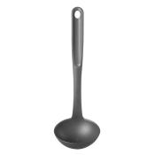 Schwarze Suppenkelle aus Kunststoff. Langer Griff und runde Schaufel.