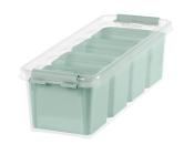 Transparente Aufbewahrungsbox mit grünem Deckel. Die Box hat mehrere Fächer.