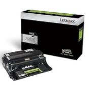 Schwarze Druckerpatrone von Lexmark. Verpackung in einem rechteckigen Karton.