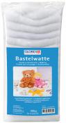 Verpackung mit Bastelwatte. Weiße, weiche Füllung. Abgebildete Kinder mit einem Teddybär und einem Kätzchen. 250 g Inhalt.