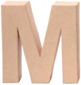 Dreidimensionaler Buchstabe 'M' aus braunem, unbeschichtetem Material. Kanten sind gerade und scharf.
