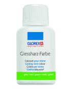 Flasche mit Castingharzfarbe in grün. Auf dem Etikett sind mehrere Sprachen für die Farbbezeichnung.
