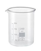 Ein transparenter Becher mit einer Skala. Fassungsvermögen von 250 ml.