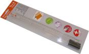 Papiertrimmer in transparenter Verpackung. Mit Lineal und verschiedenen Maßangaben.