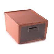 Kunststoffbox in terrakotta mit grauem Frontfenster. Die Box hat einen Griff und ist quadratisch.