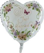 Herzförmiger Ballon mit dem Aufdruck 'Just Married'. Verziert mit Blumen und Schmetterlingen.