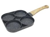 Pfanne mit vier runden Vertiefungen. Holzgriff und speckige Oberfläche.