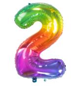 Luftballon in Form der Zahl zwei. Bunte Regenbogenfarben, glänzende Oberfläche.
