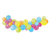 Bunte Luftballons in verschiedenen Farben. Sie sind rund und gruppiert angeordnet.