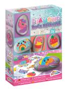 Verpackung für ein Diamond Rock Painting Set. Enthält bunte Steine und verschiedene Motive wie Einhorn und Regenbogen.
