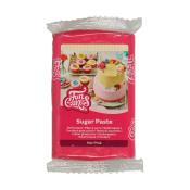 Rosa Zuckerpaste in Verpackung. Geeignet zum Dekorieren von Kuchen.