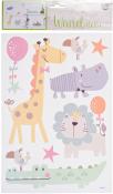 Bunte Wandsticker mit Tieren wie Giraffe, Löwe und Krokodil. Enthält auch Luftballons und Sterne.