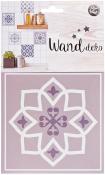 Wanddeko mit geometrischem Muster. Farbton lila und weiß. Dekorative Fliesenoptik.