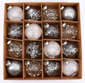 15 Weihnachtskugeln in einer Box. Verschiedene Designs in Silber und Weiß mit Schneeflocken.