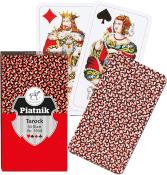 Tarock-Kartenspiel von Piatnik. Verpackung rot mit schwarzem und weißem Design. Zwei Karten sichtbar: König der Herzen und Dame der Pik. Rückseite der Karten mit abstraktem Muster.