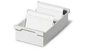 weiße Aufbewahrungsbox mit zwei Fächern. Enthält Karteikarten mit Tabellen.