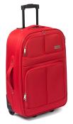 Roter Koffer mit ausziehbarem Griff und Rollen. Zwei vordere Taschen für zusätzlichen Stauraum.