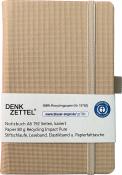 Beige Notizbuch im A6 Format mit karierten Seiten. Es hat ein Gummiband und eine Stiftschlaufe.