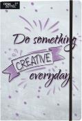 Notizbuch mit grauem Cover. Auf dem Cover steht 'Do something CREATIVE everyday' in lila Schrift.