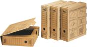 Vier braune Archivboxen aus Karton. Eine Box ist geöffnet, die anderen stehen aufrecht.