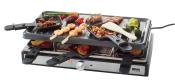 Raclette-Grill mit mehreren kleinen Pfannen. Verschiedene Lebensmittel wie Fleisch, Gemüse und Garnelen sind darauf platziert.