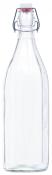 klare Glasflasche mit einem Metallverschluss. Die Flasche hat eine schmale, längliche Form.