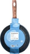 Schwarze Bratpfanne mit Holzgriff. Durchmesser 24 cm, antihaftbeschichtet.