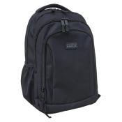 Schwarzer Rucksack mit zwei Reißverschlusstaschen. Seitliche Netztasche für Flaschen.
