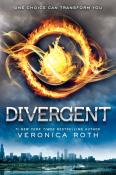 Buchcover von Divergent. Flammendes Symbol vor einer städtischen Kulisse.