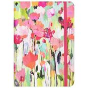 Notizbuch mit buntem Blumenmuster in Pink- und Grüntönen. Es hat einen elastischen Verschluss.