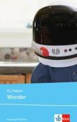 Buchcover von 'Wonder' von R.J. Palacio. Ein Kind mit einem Astronautenhelm auf dem Kopf.