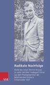 Buchcover mit dem Titel 'Radikale Nachfolge'. Abbildung eines Mannes in Anzug, stehend vor einem hellen Hintergrund.
