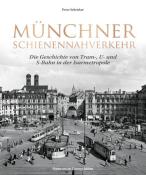 Buchcover mit dem Titel 'Münchner Schienenverkehr'. Schwarz-weißes Bild einer Stadtansicht mit Straßenbahnen.