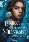 Buchcover von 'Bring Me Your Midnight' mit einer Frau im Vordergrund. Hintergrund in Blau mit Wasser und Blumen.