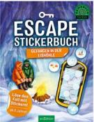 Buchcover mit Titel Escape Stickerbuch. Illustration von zwei Personen in einer Eishöhle mit einem GPS-Gerät.