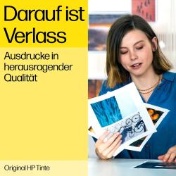 Schwarze Verpackung mit bunten Blumenmotiven. Enthält einen schwarzen und einen Farbtintenpatronen.