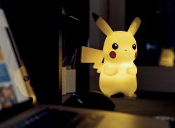 LED-Lampe Pikachu mit Fernbedienung 25 cm gelb