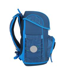 Blauer Schulrucksack mit geometrischem Muster. Enthält Federmäppchen, Sportbeutel und weitere Zubehörteile.
