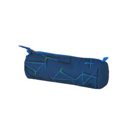 Blauer Schulrucksack mit geometrischem Muster. Enthält Federmäppchen, Sportbeutel und weitere Zubehörteile.