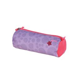 Rucksack in lila und rosa mit Sternen und spiralförmigen Mustern. Enthält ein Federmäppchen, eine Sporttasche und eine Geldbörse.