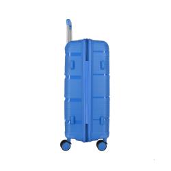 Blauer Koffer mit gerillter Oberfläche. Ausgestattet mit einem ausziehbaren Griff und vier Rollen.