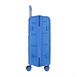 blauer Koffer mit strukturiertem Design. Ausgestattet mit Rollen und einem ausziehbaren Griff.